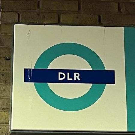 Luxurious Dlr Apartment Londres Exterior foto