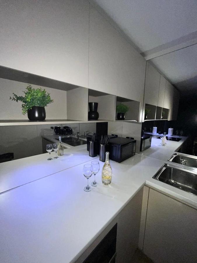 Luxurious Dlr Apartment Londres Exterior foto
